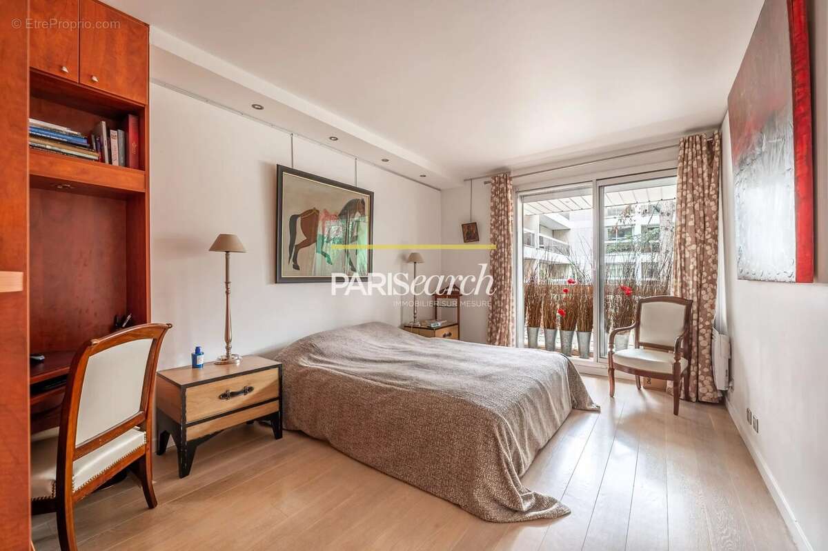 Appartement à NEUILLY-SUR-SEINE