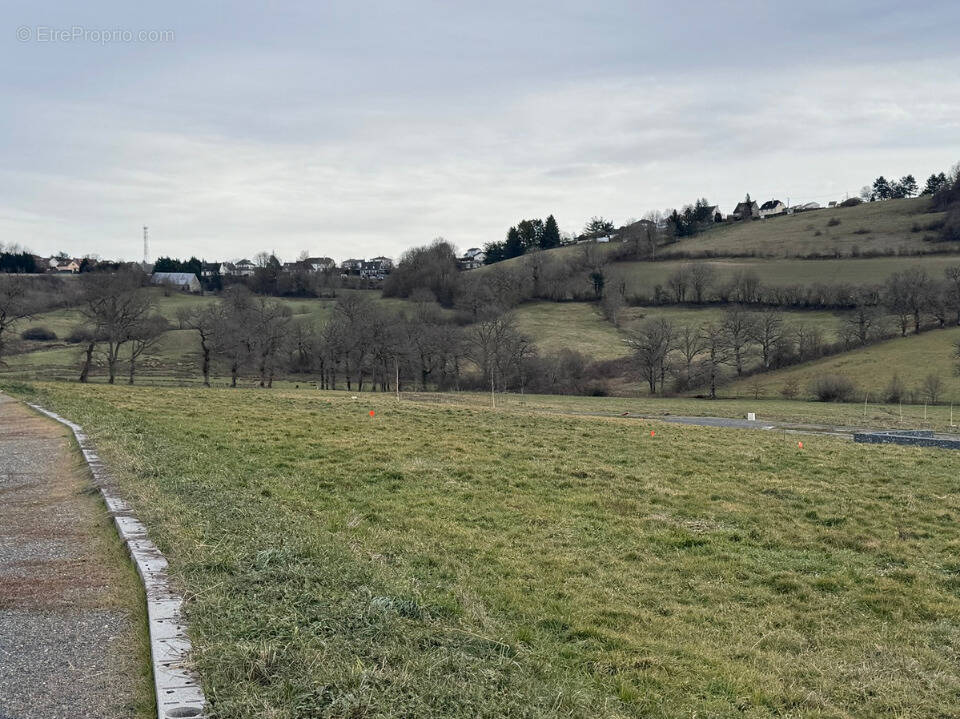 Terrain 831 m² à Aurillac  - photo 1