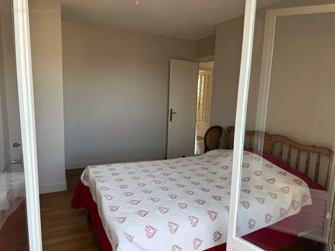 Prox Caserne de Bonne, T4 de 100m2 en dernier étage avec vue et vérandas - photo 14