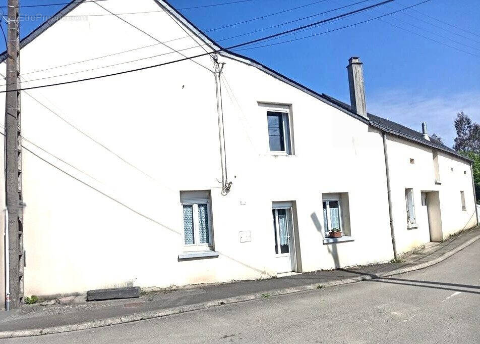 Maison à LA CHAPELLE-GLAIN