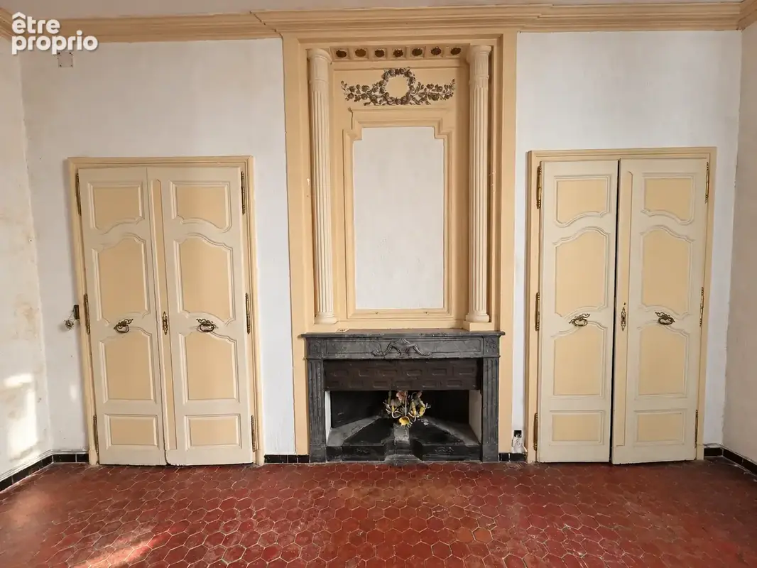 À vendre à Arles   Maison bourgeoise du XVIIe siècle de 315 m2 en centre historique - photo 3