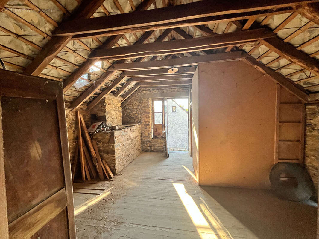 Maison à LAGARDE-ENVAL