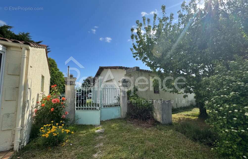 Maison à VAUX-SUR-MER