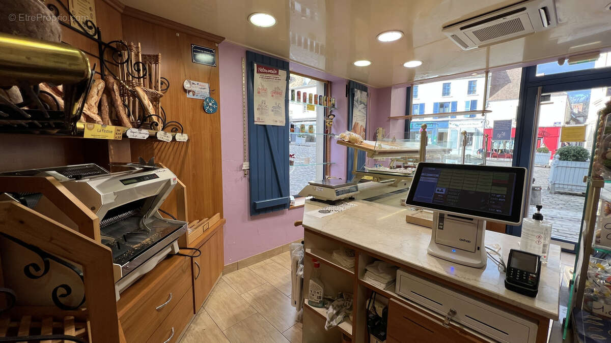 Commerce à MONTFORT-L'AMAURY