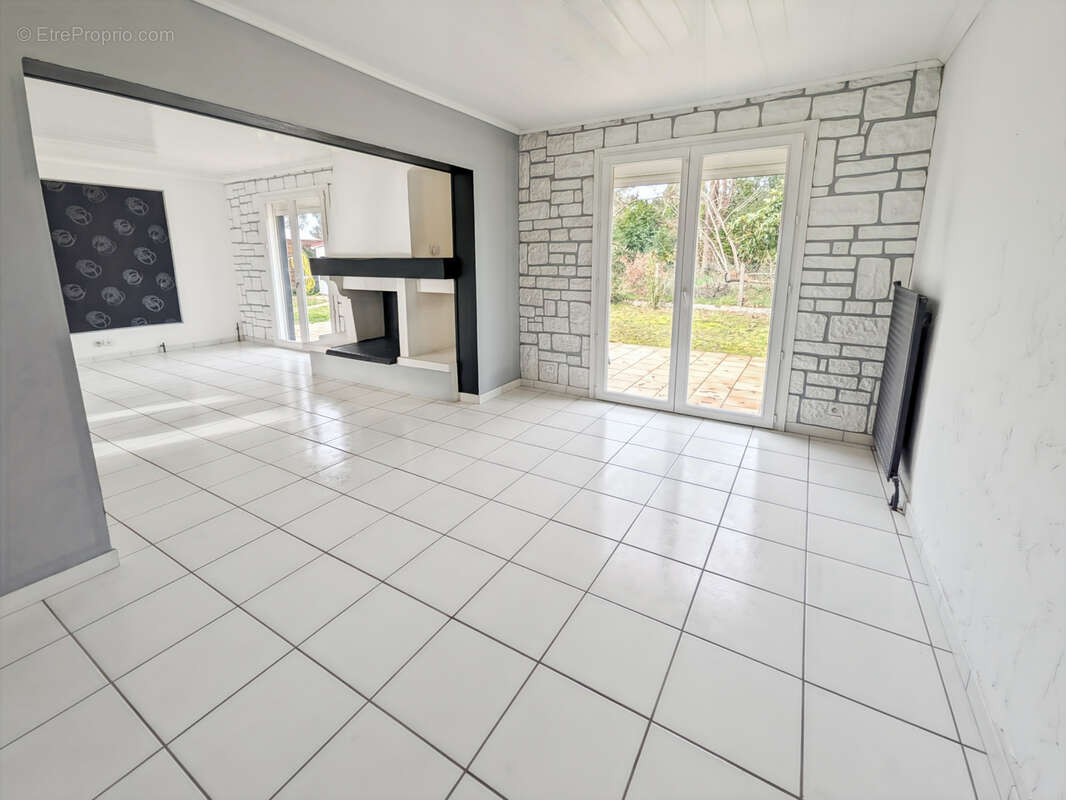 Maison à PAREMPUYRE