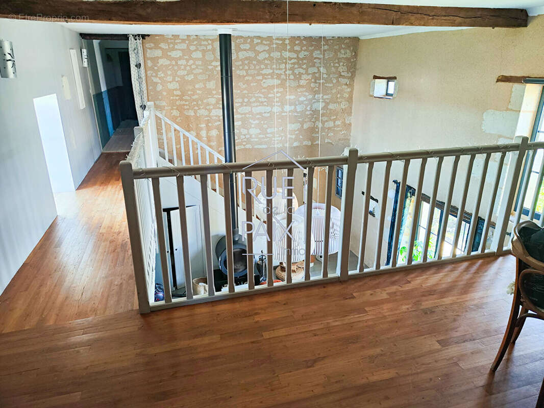 Maison à SAINT-GENEST-D'AMBIERE