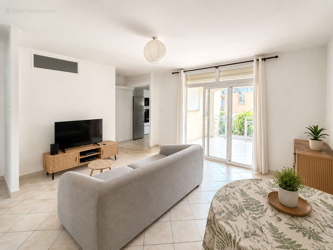 EXCLUSIVITÉ   Coup de coeur à Moudong ! T3 rénové en rez-de-chaussée dans résidence sécurisée avec piscine à B - photo 3