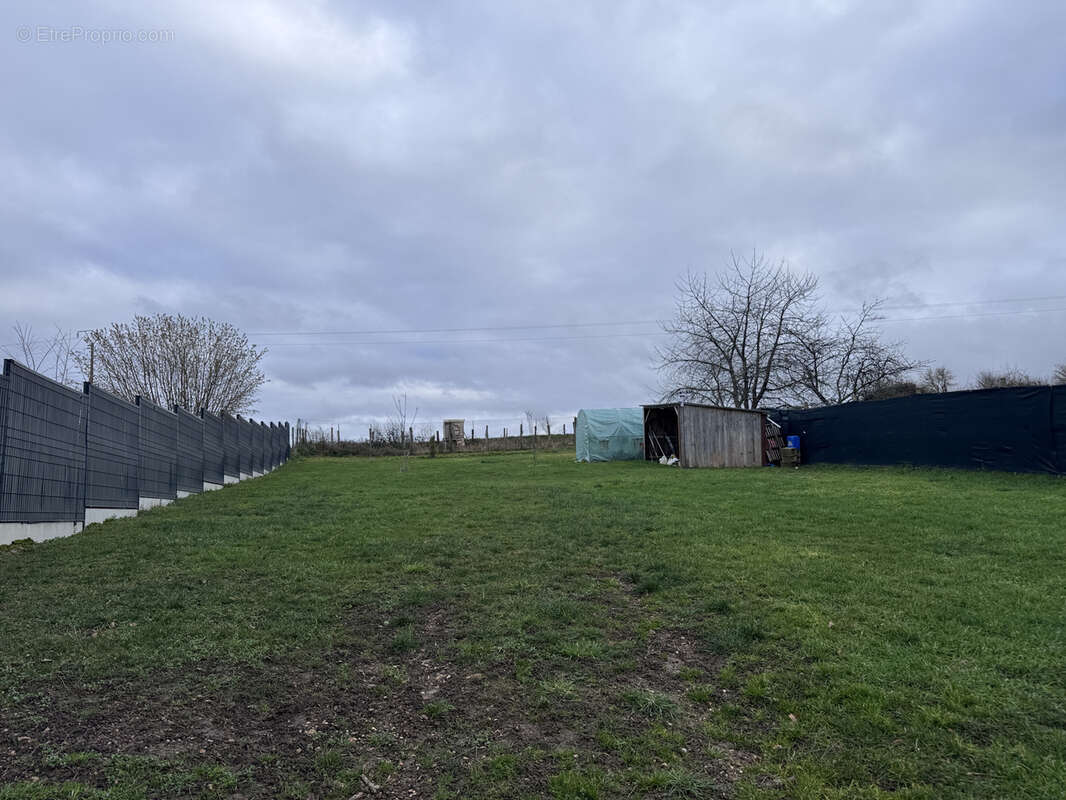 Maison à VILLENEUVE-LES-GENETS