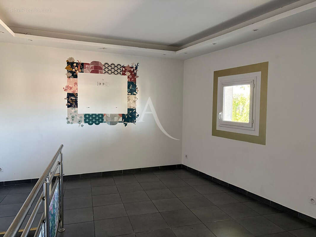 Commerce à VINON-SUR-VERDON