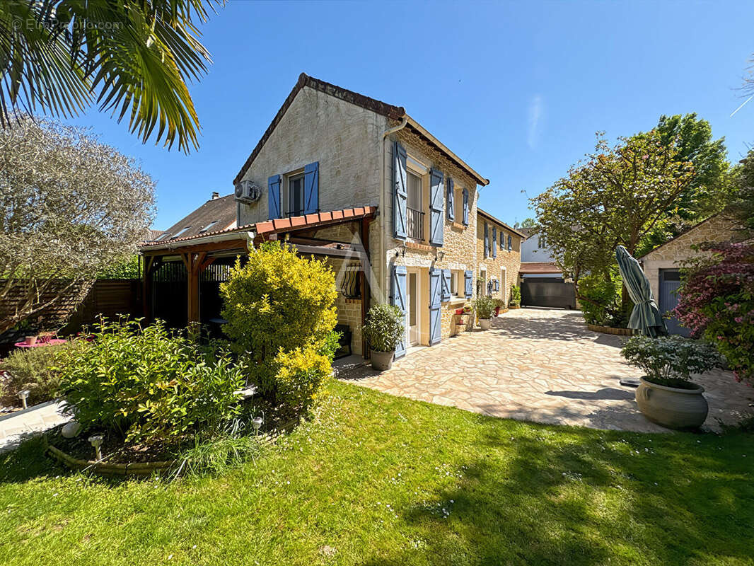 Maison à JOUY-LE-MOUTIER