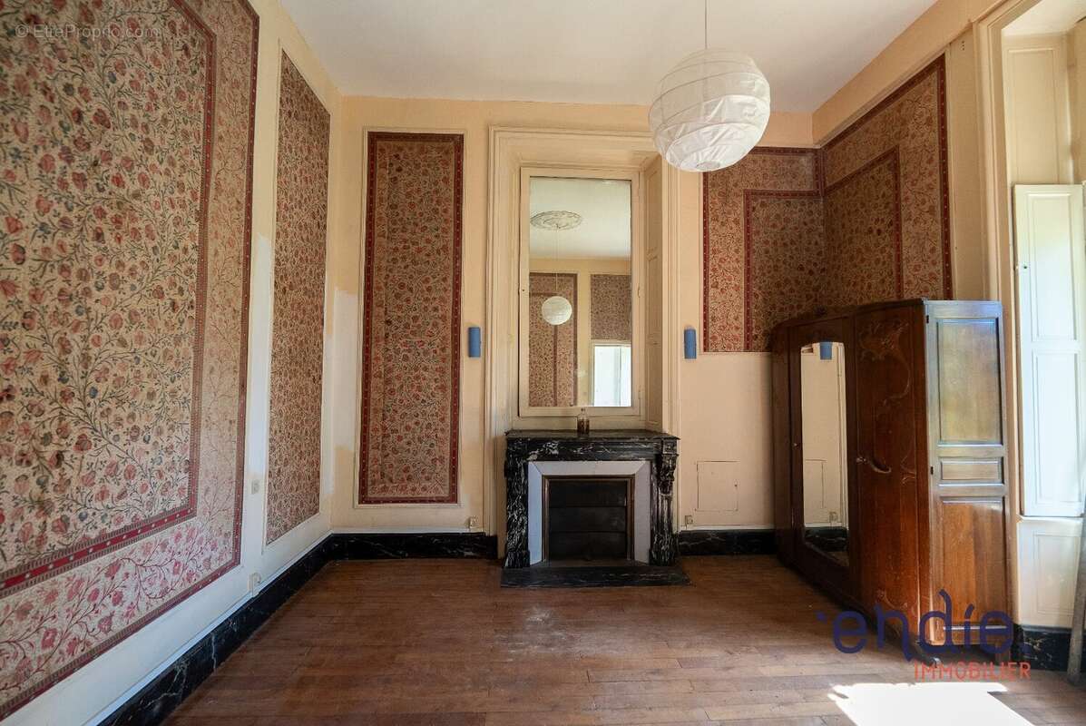 CHATEAU NEOGOTHIQUE 30 pièces,16 Chambres 5,7 ha!!! - photo 30