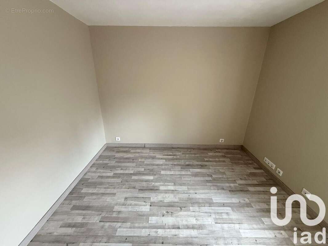 Photo 2 - Maison à LONGPERRIER