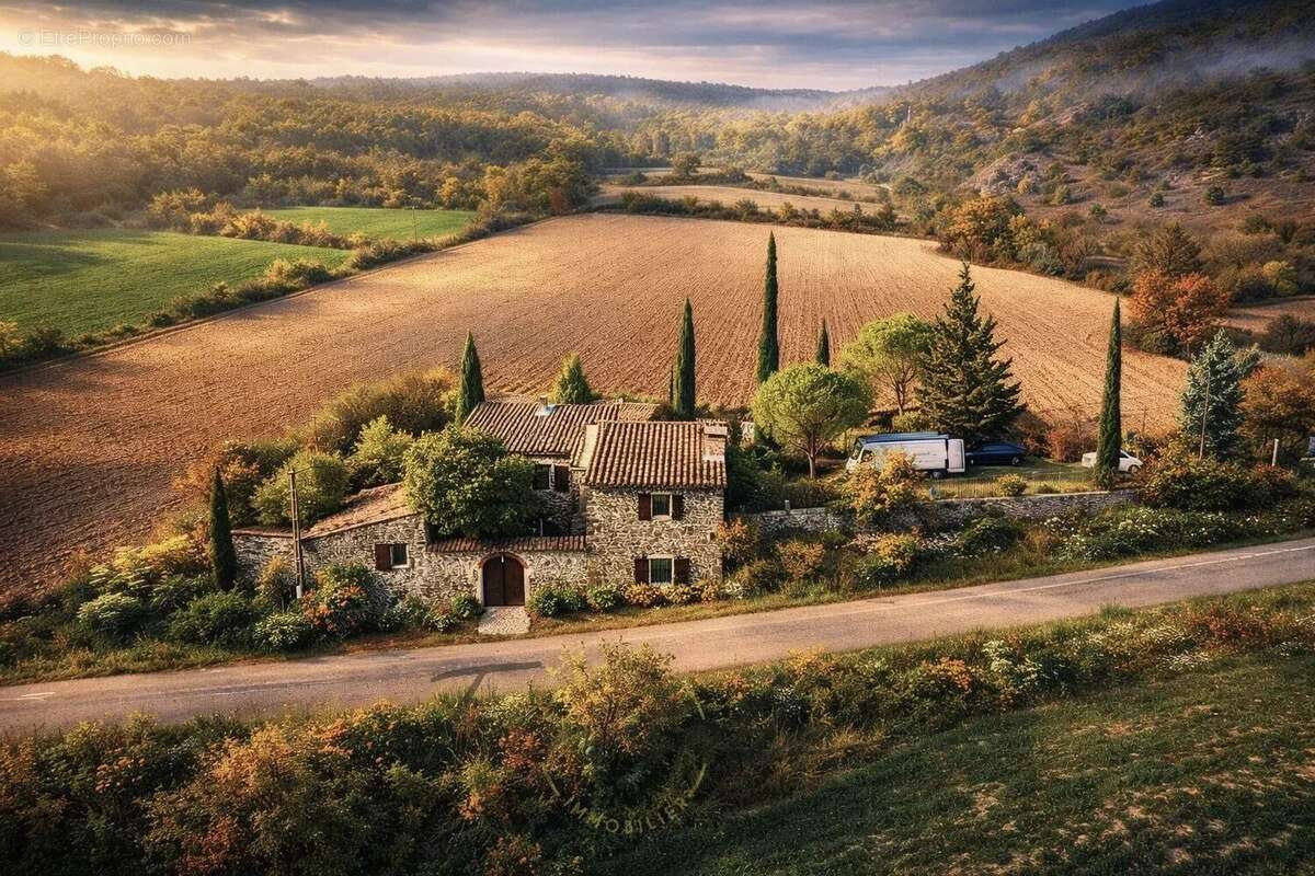 Maison à SAINT-MARTIN-SUR-LAVEZON