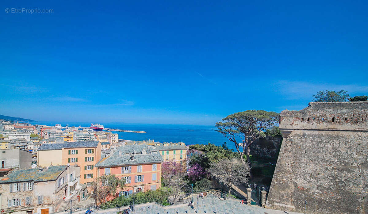 BASTIA  - APPARTEMENT - T3 - 85m² surface au sol avec vue mer - photo 3