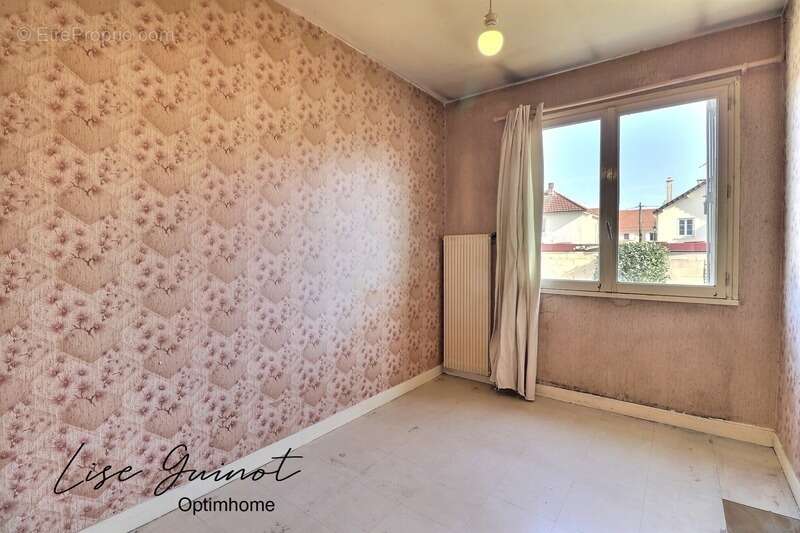 Maison à LES CLAYES-SOUS-BOIS