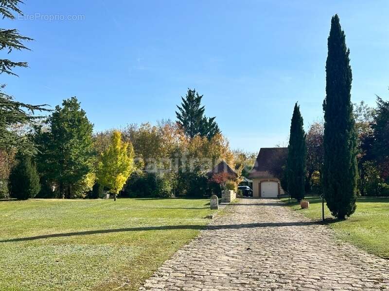 Maison à CHAMPS-SUR-YONNE