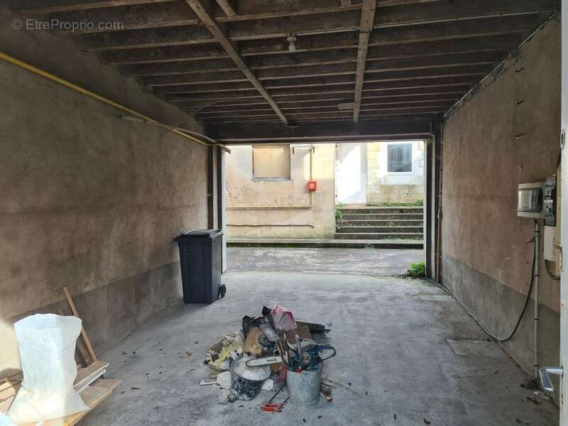 Appartement à VILLEBOIS-LAVALETTE