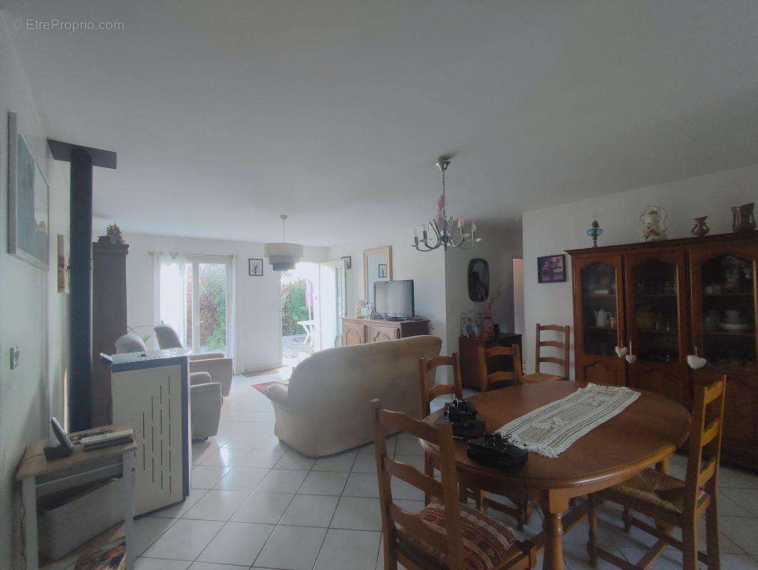 Maison à SAINT-PIERRE-DU-MONT