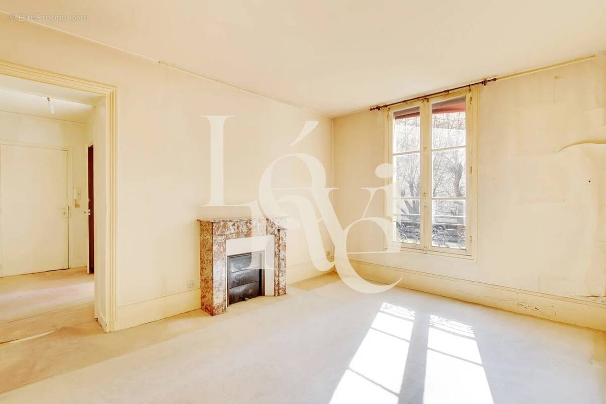 Appartement à PARIS-16E