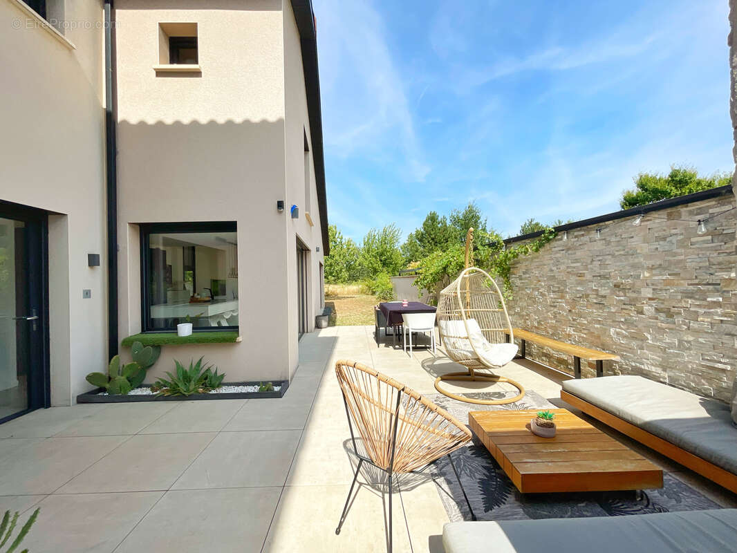 Villa contemporaine d'exception à deux pas du cœur de Vourles - photo 5