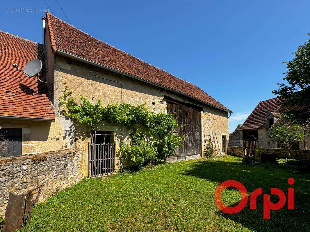 Maison à NOZIERES