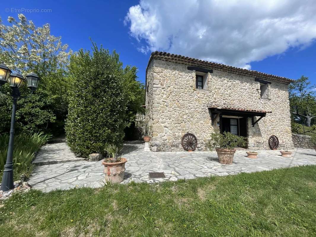 Maison à CHATEAUDOUBLE