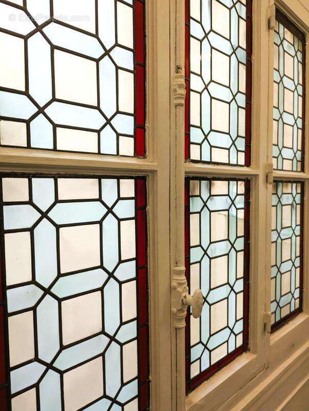 Commerce à PARIS-9E