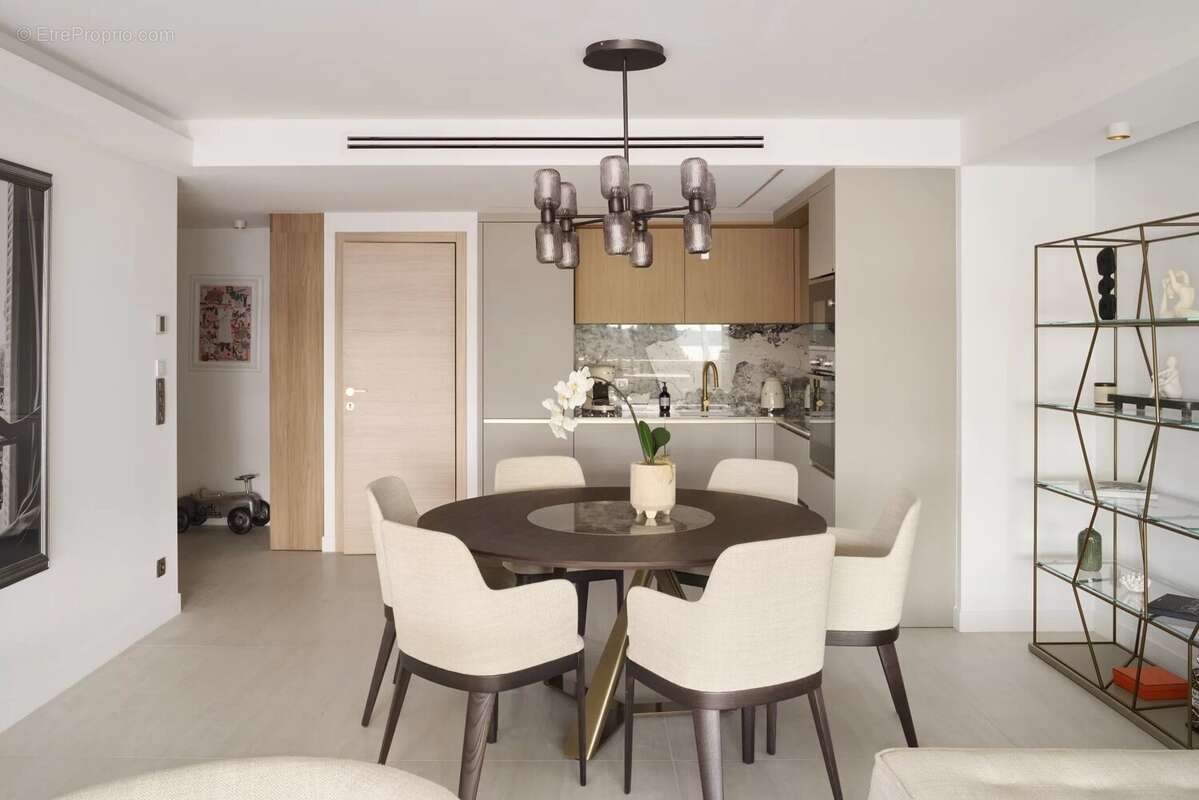 A vendre à Cannes Résidence de Standing - Vue Mer - Magnifique  4 pièces de 100 m² - photo 3