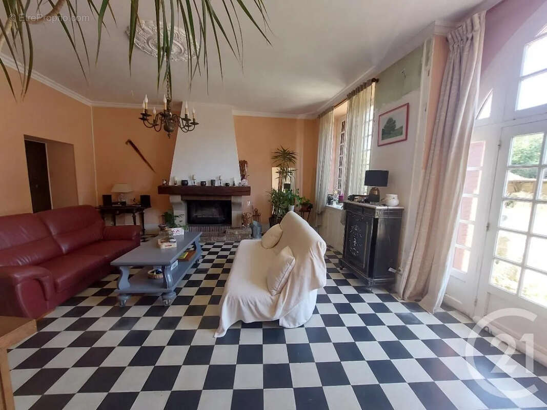 Maison à LUCY-SUR-YONNE