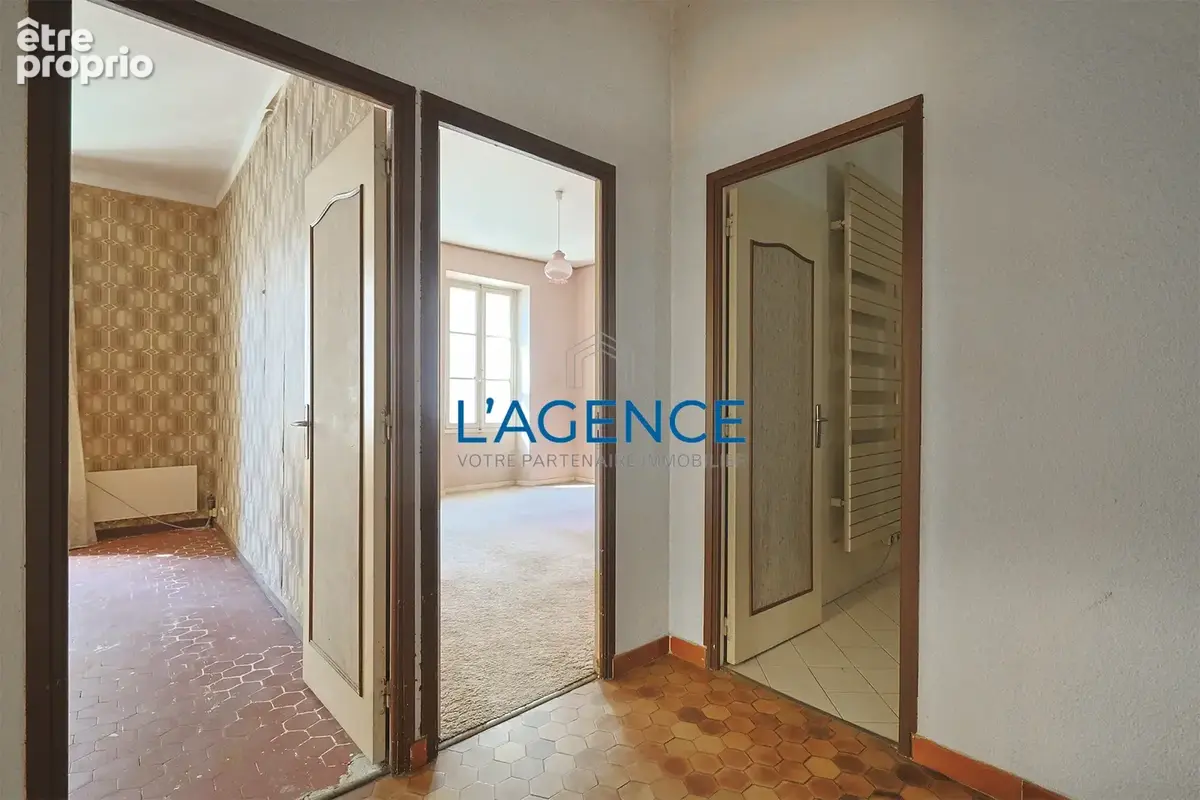 Hyères en plein coeur du quartier de la Gare , Maison de 140 m2 avec jardinet, exposée est ouest - photo 7
