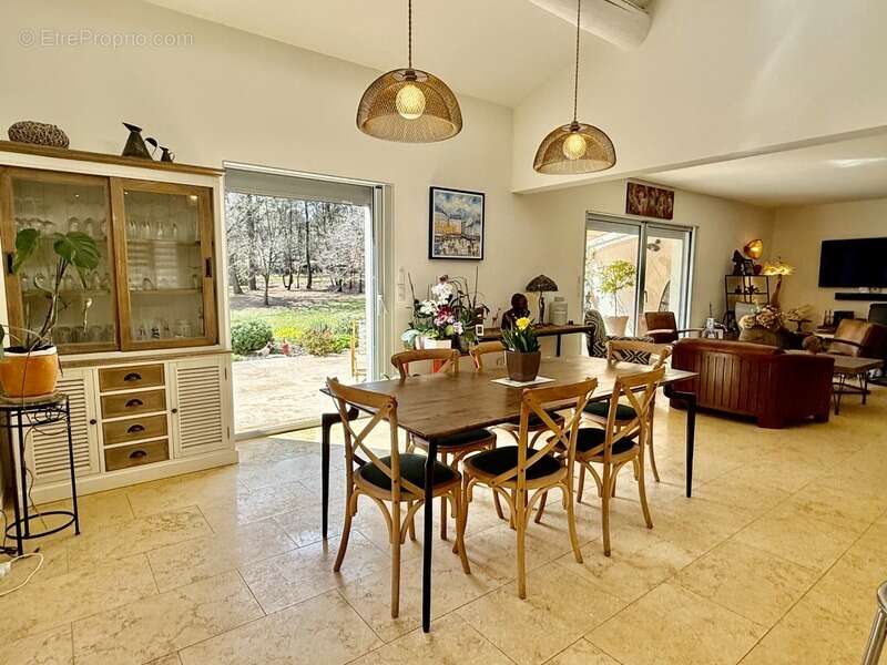 Maison à ROUSSILLON