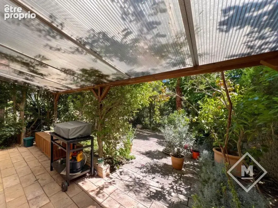 T2 Jardin Privatif parking 220000€ 13012 Marseille - photo 2
