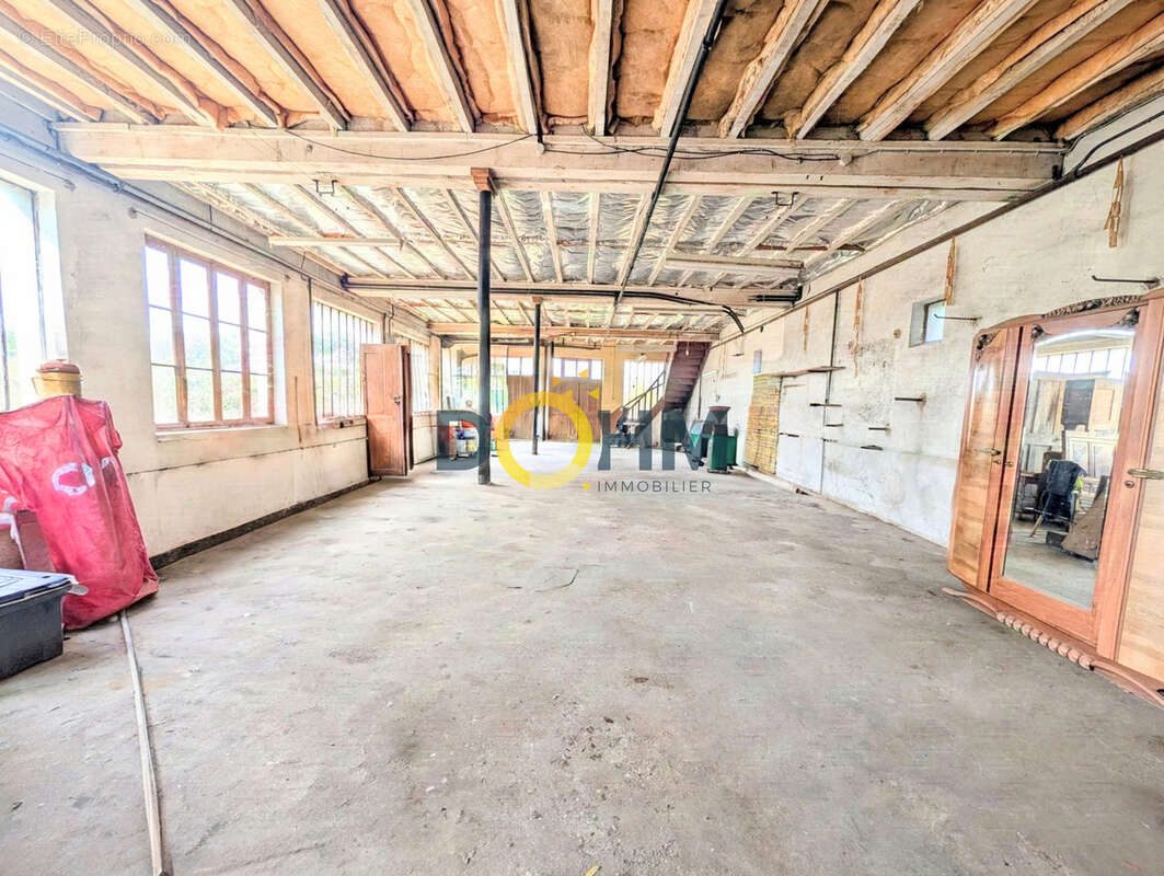 Ancien atelier de tissage a rehabiliter avec un appartement t4 sur un terrain de 497 m2 - photo 11