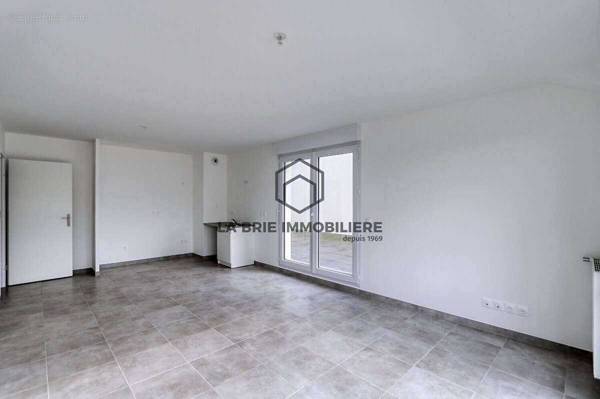 Appartement 77 m² à Emerainville  - photo 6
