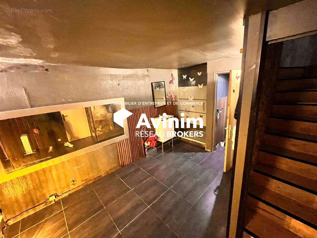 Commerce à PARIS-9E