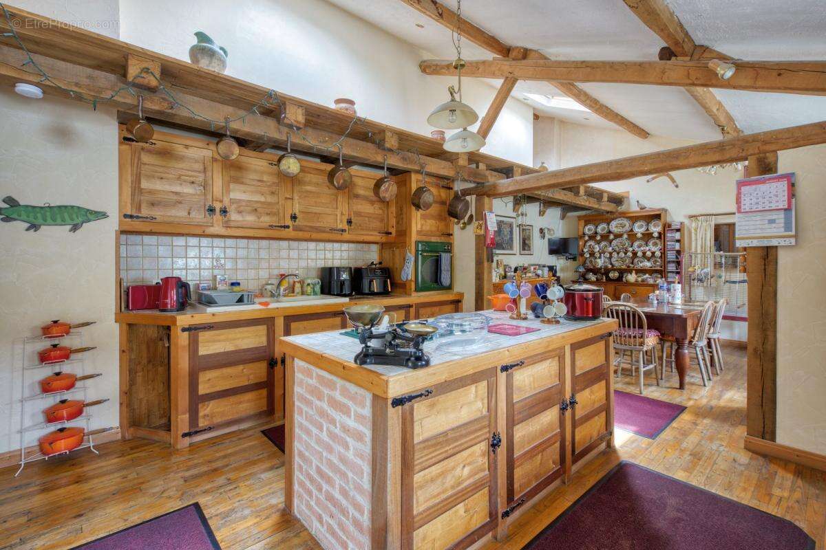 Maison à CLUSSAIS-LA-POMMERAIE