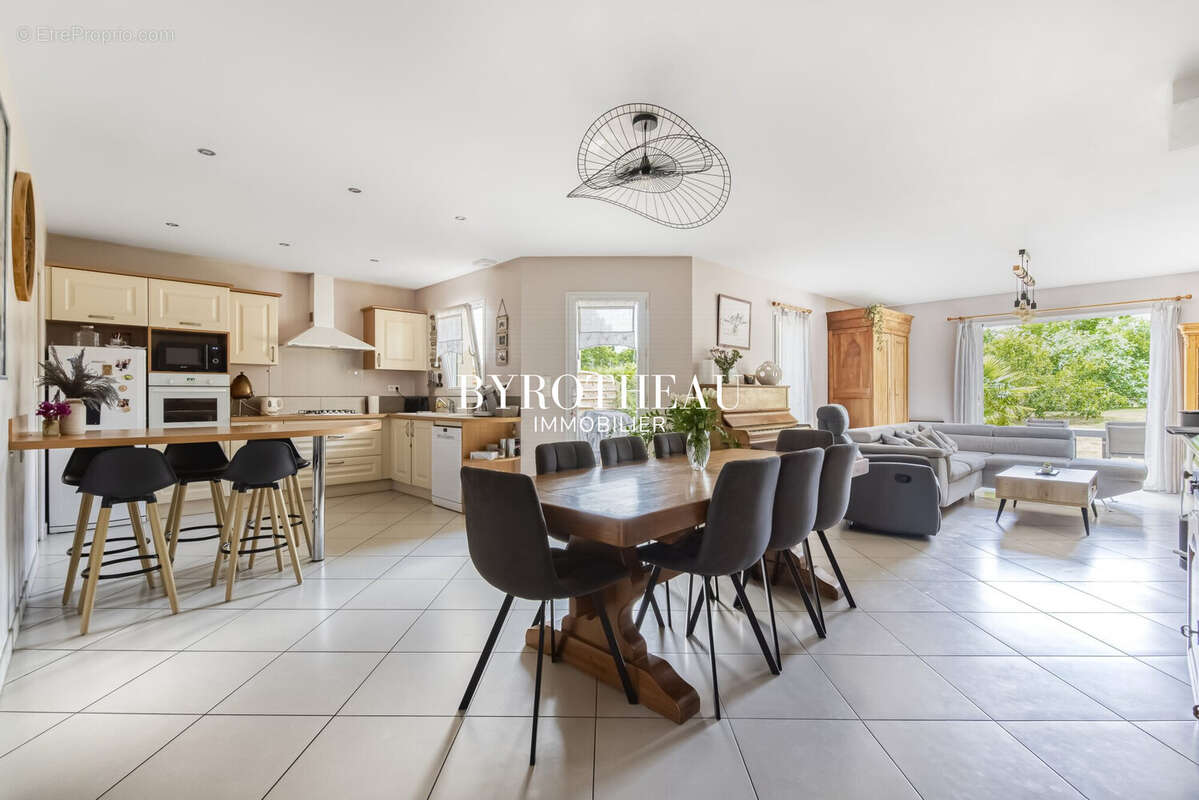 Maison 146 m² à Sceaux-D'anjou  - photo 2
