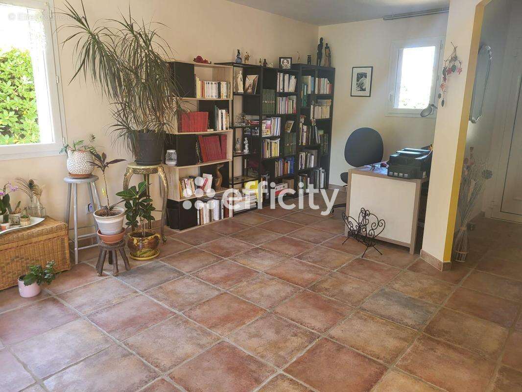 Maison 165 m² à Saint-Pargoire  - photo 4