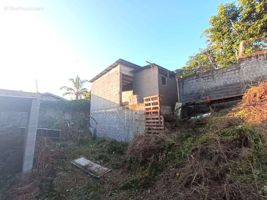 Terrain à LE TAMPON