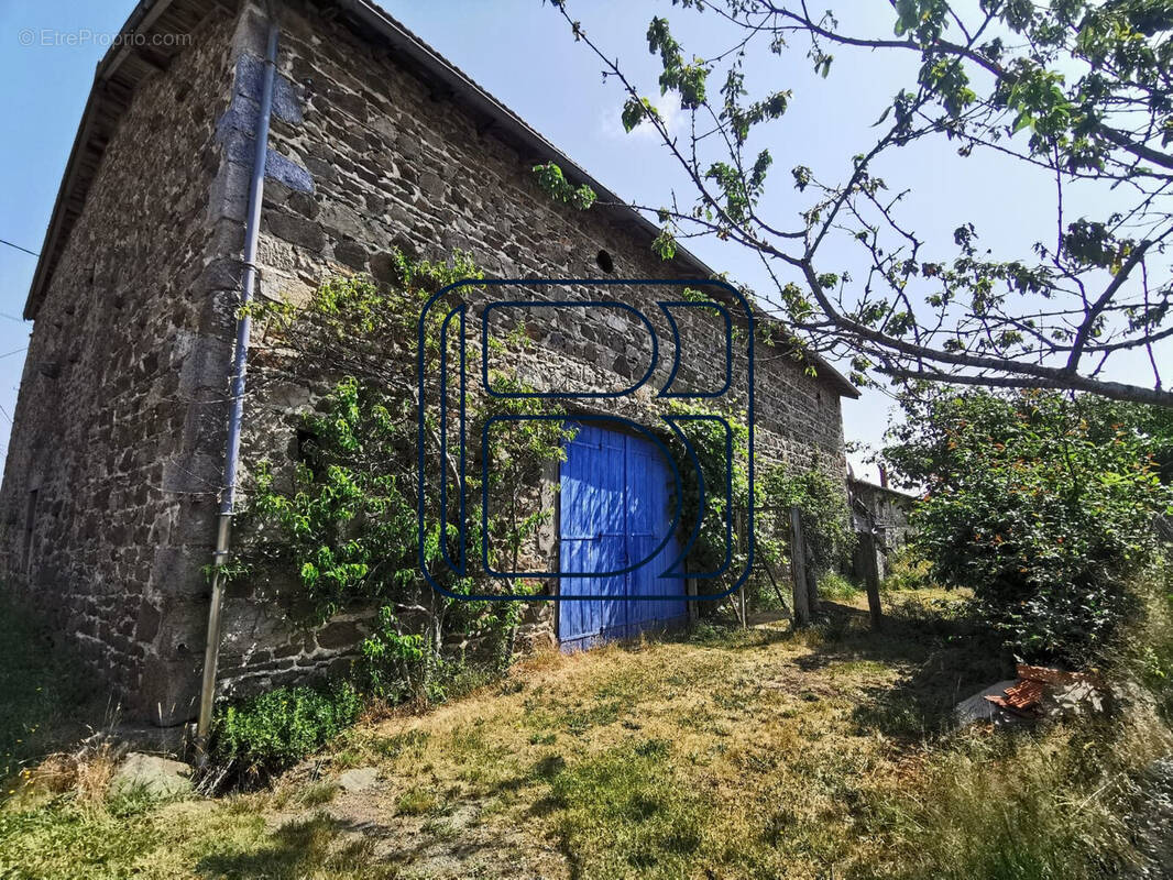 Maison à SAINT-AMANT-ROCHE-SAVINE