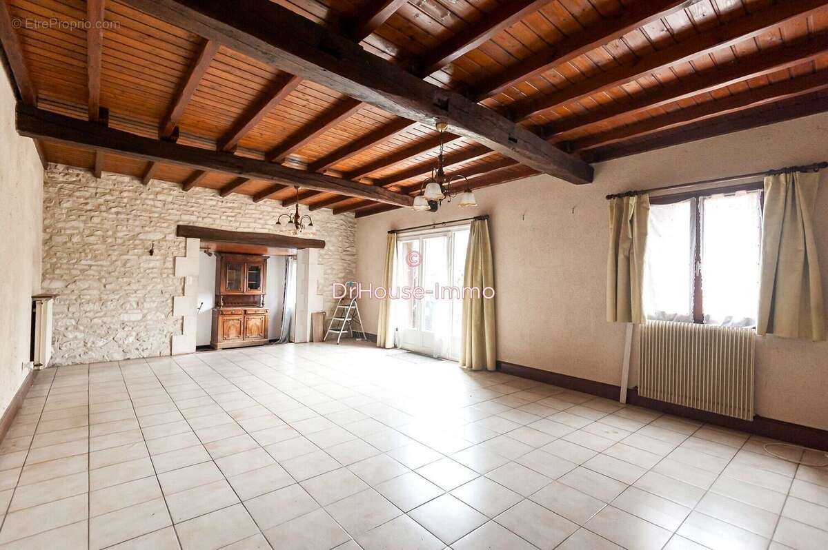 Maison 130 m² à Neuville-De-Poitou  - photo 4