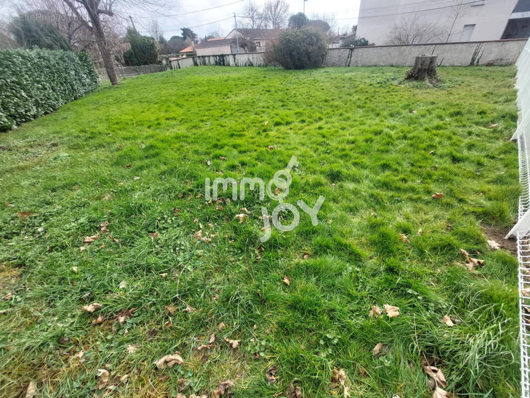 Terrain à LABARTHE-SUR-LEZE
