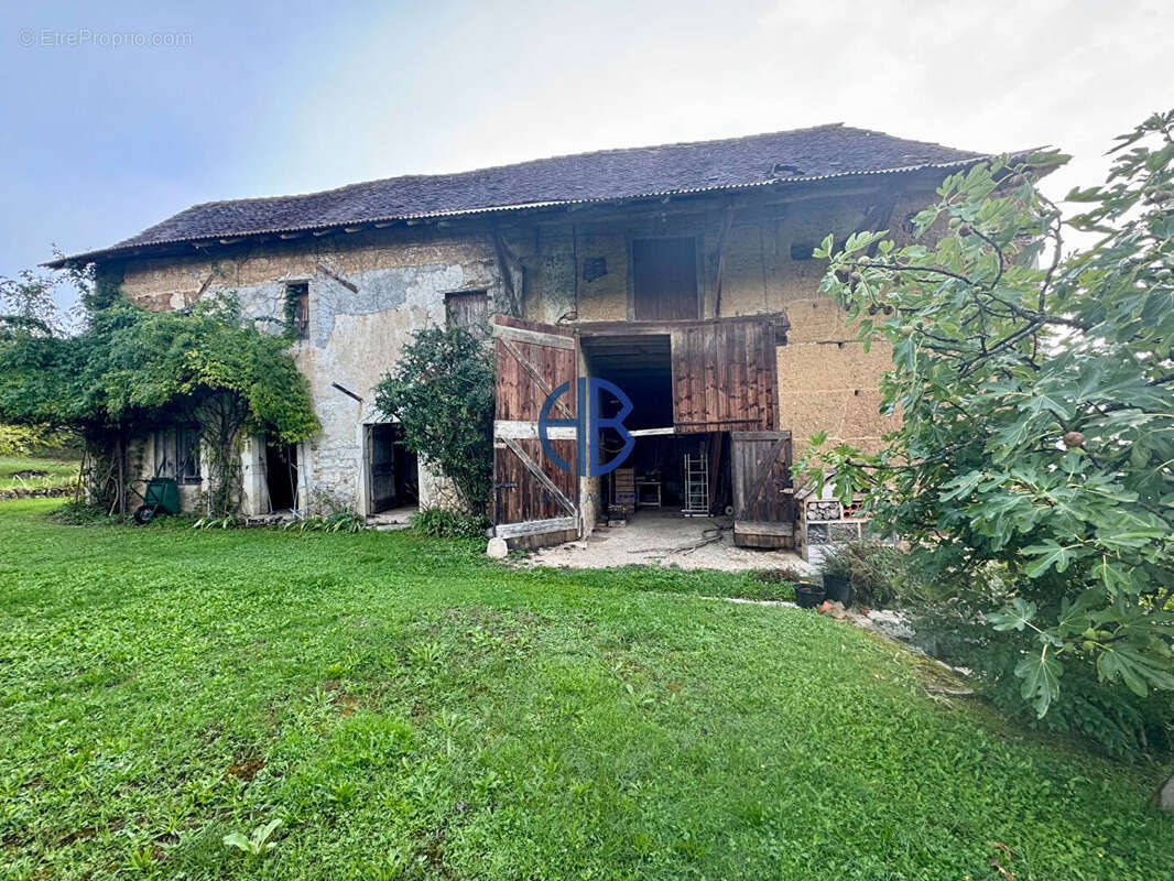 Maison à SAINT-VICTOR-DE-MORESTEL