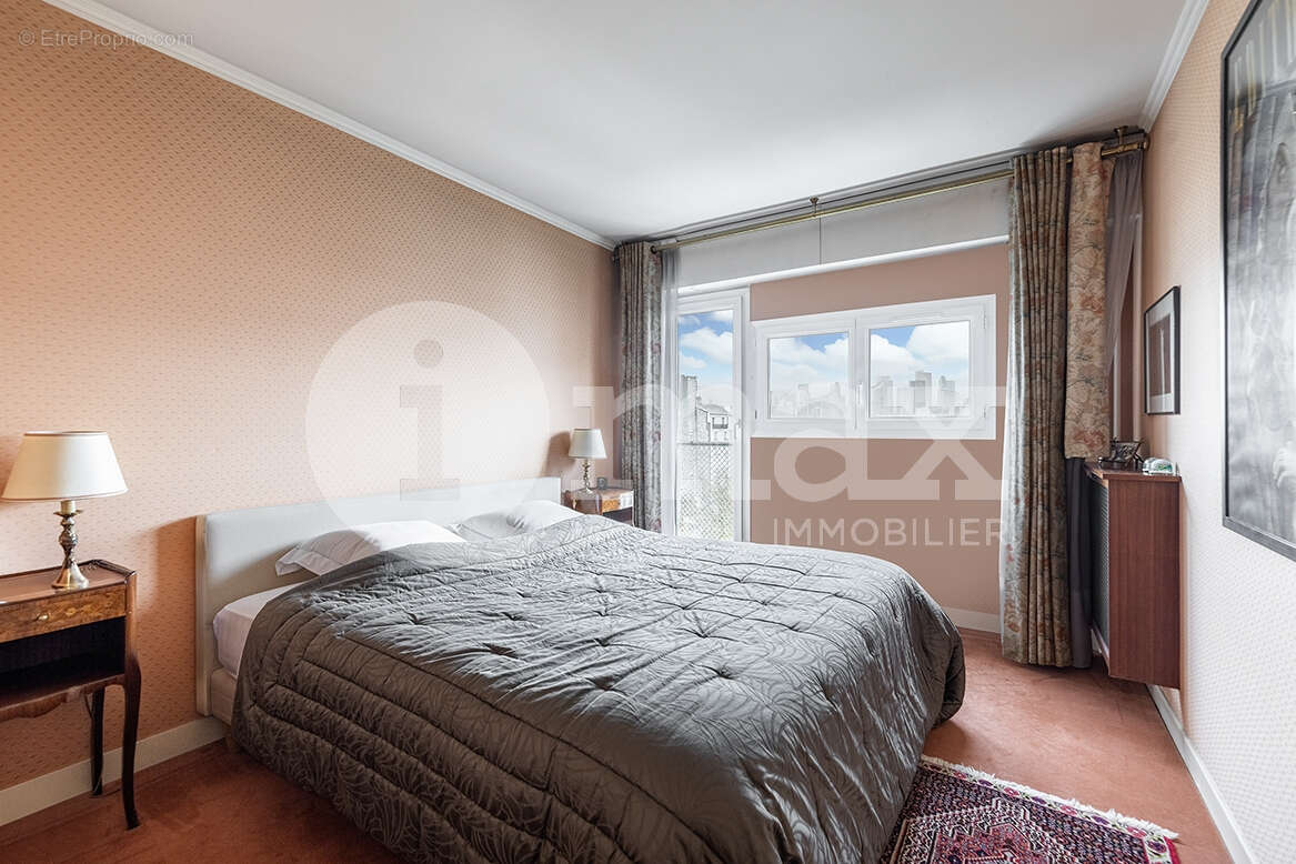 Appartement à COURBEVOIE