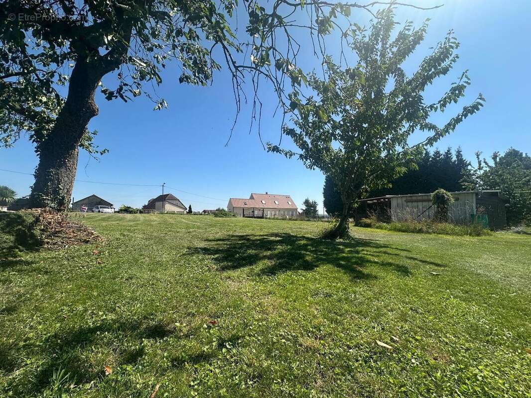 Vous apprécierez le calme et l'environnement - Terrain à MONTHENAULT