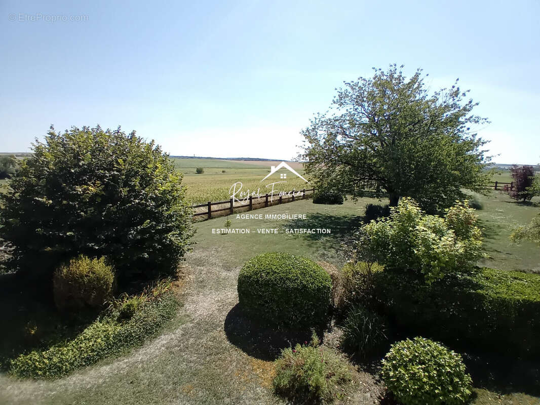 Vue sur la campagne - Maison à LES ORMES