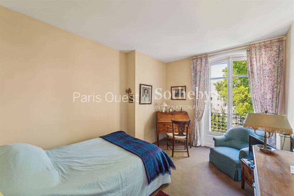 Appartement à NEUILLY-SUR-SEINE