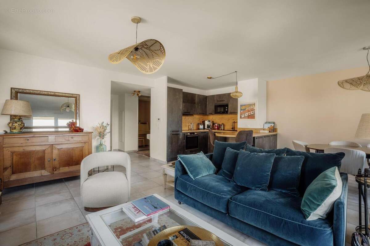   - Appartement à NEUVILLE-SUR-SAONE