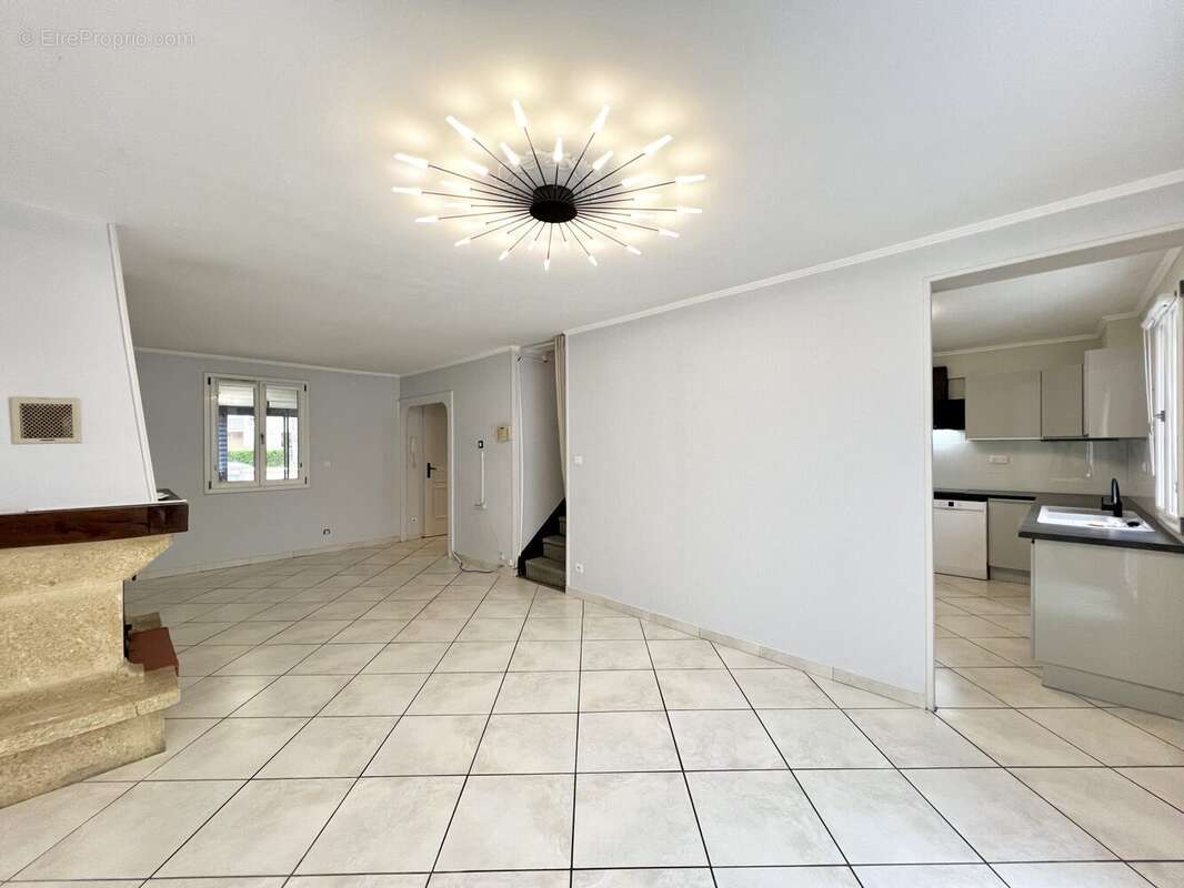 Maison à DECINES-CHARPIEU