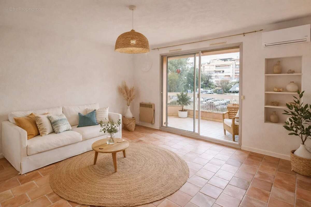 Appartement à VALLAURIS